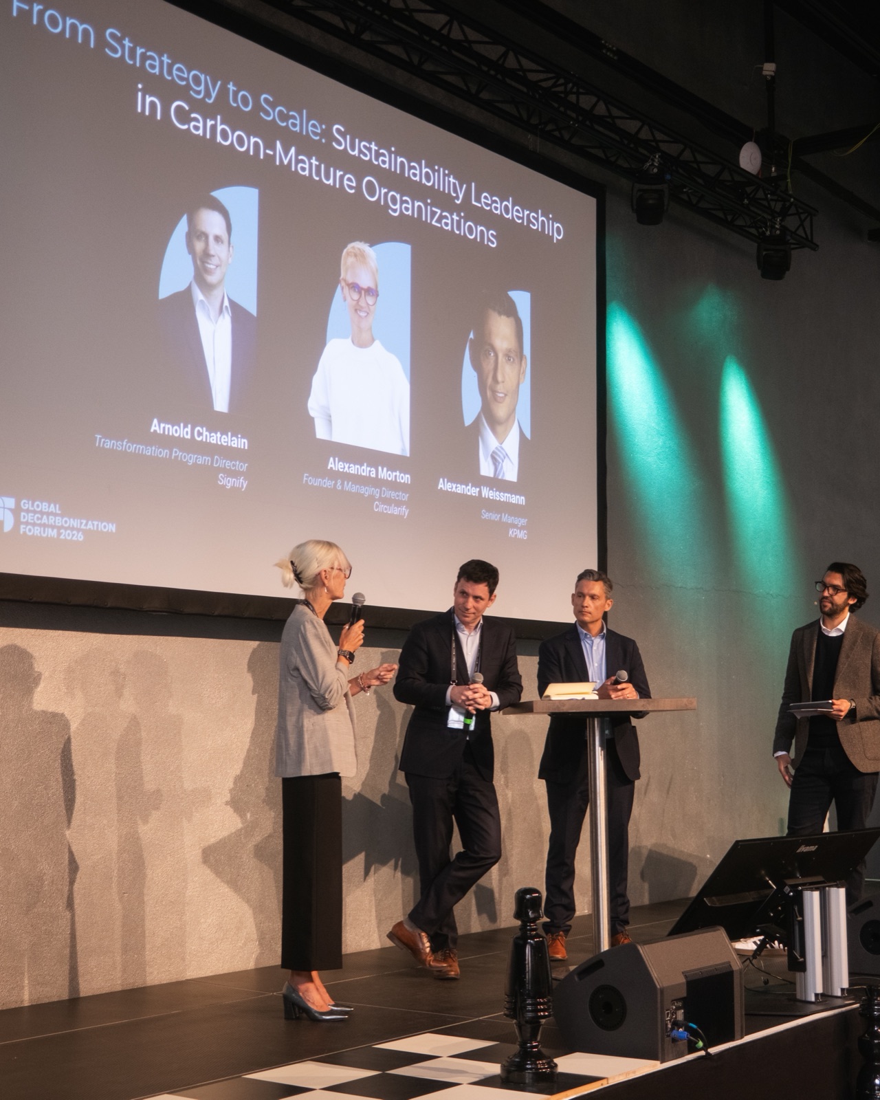 Alexandra Morton auf dem Panel beim Global Decarbonization Forum 2026